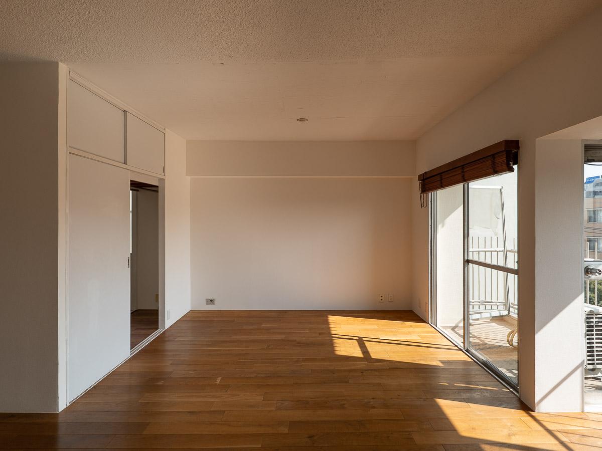 渋谷区代々木の賃貸物件/キッチン側から見た室内