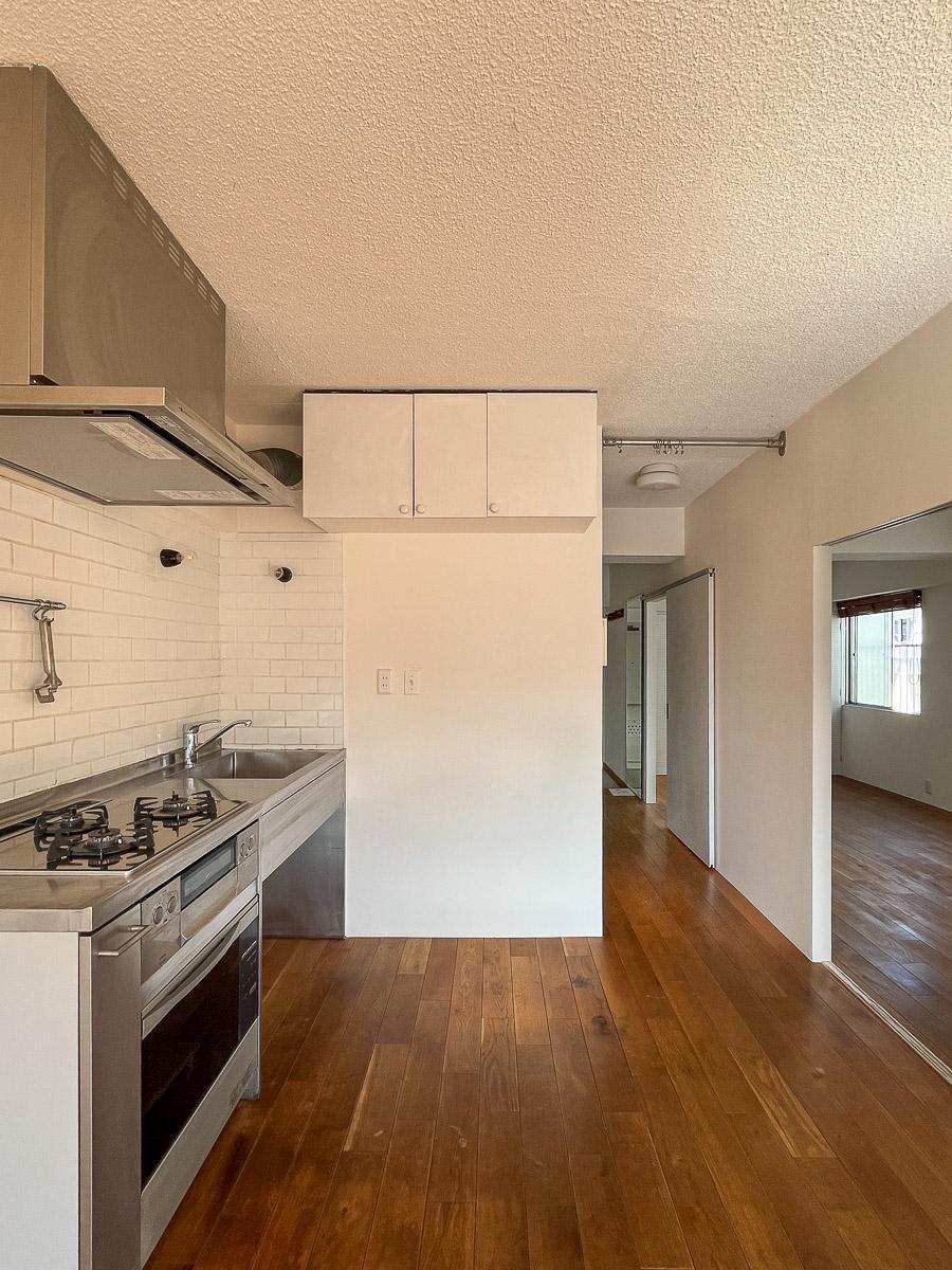 渋谷区代々木の賃貸物件/天井には収納棚がついてます