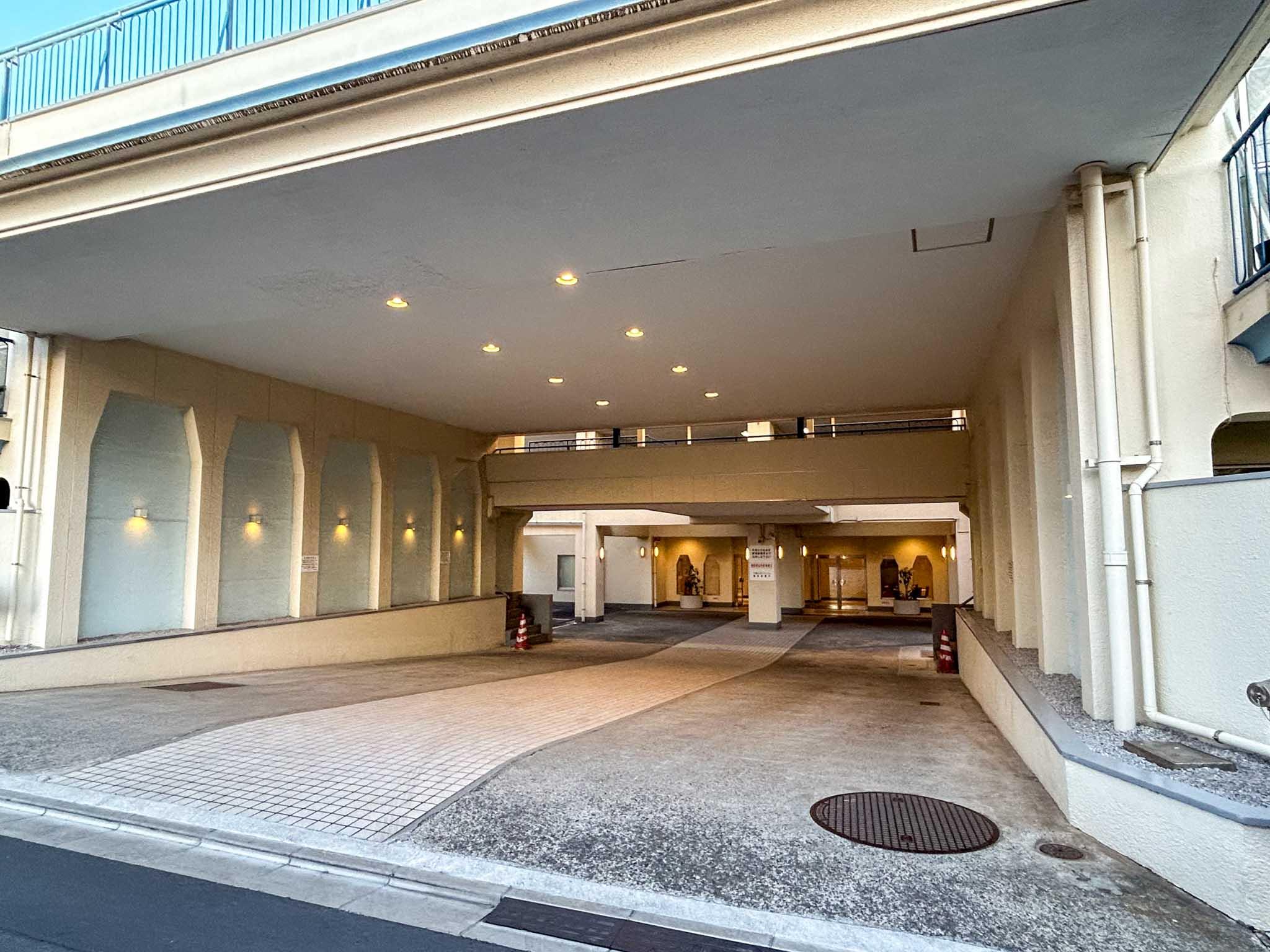 大田区山王の売買物件/見上げるほど大きな、マンションの出入り口