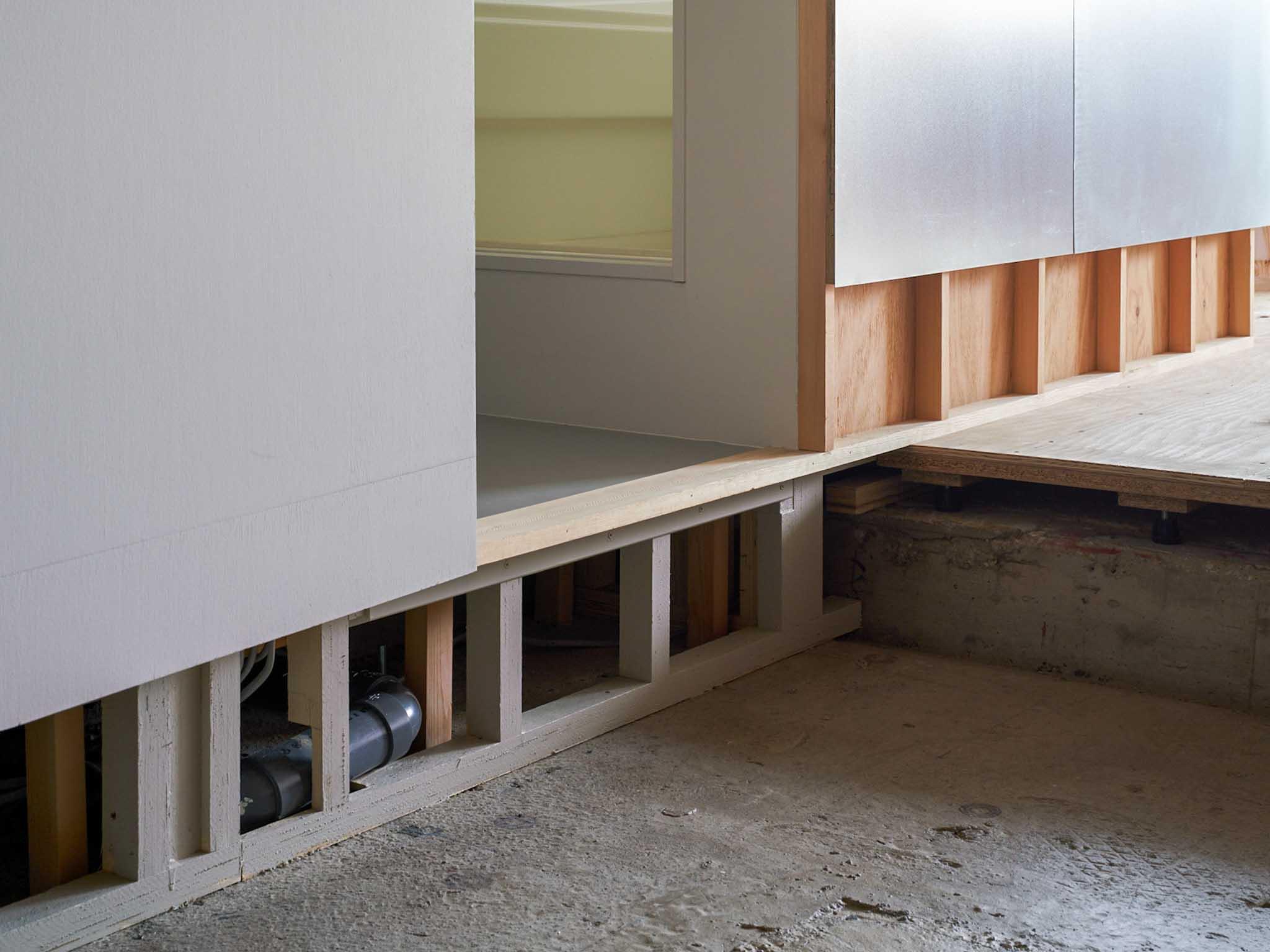 墨田区千歳の売買物件/扉の前に、飛び石のようなステップがあっても良いかも