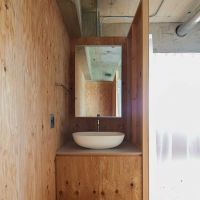 墨田区千歳の売買物件/洗面台。背面に冷蔵庫置き場があります