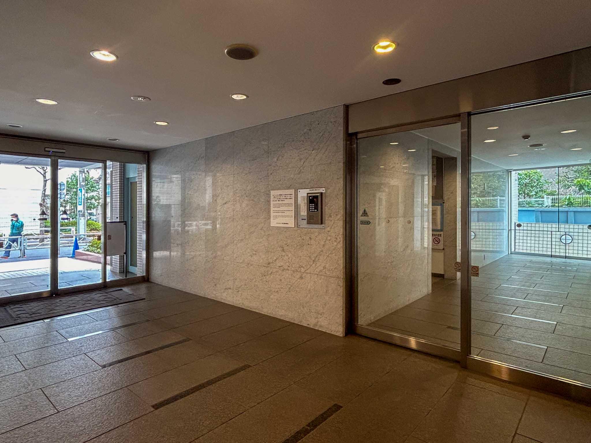 墨田区千歳の売買物件/オートロック付きのエントランス