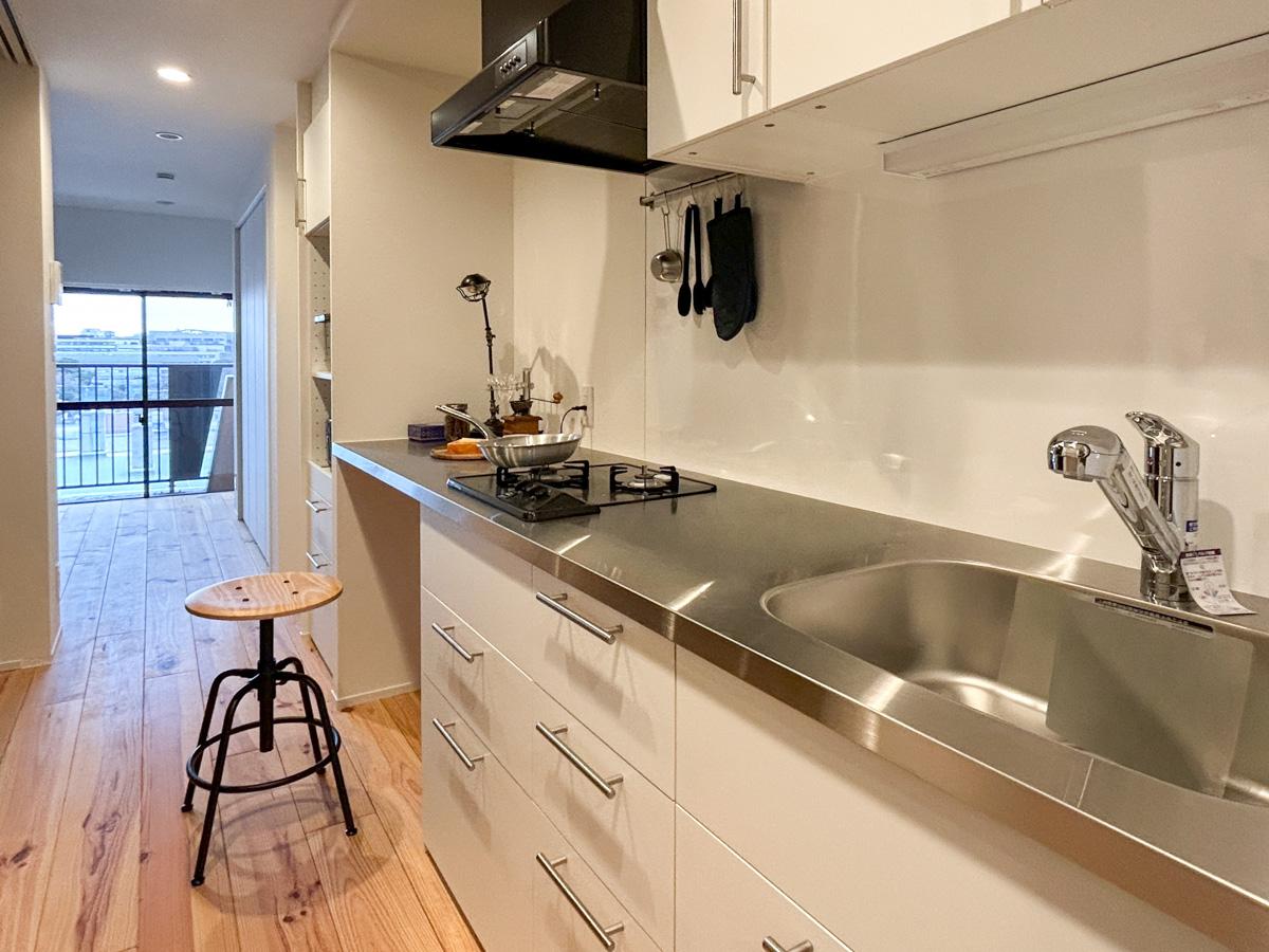 目黒区大岡山の賃貸物件/キッチンスペースは広め。ひとり分のカウンターもついています