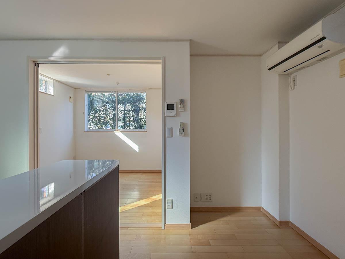 品川区豊町の賃貸物件/エアコンは1台。ダイニングとリビングは広く繋げて使うのが気持ちよさそう