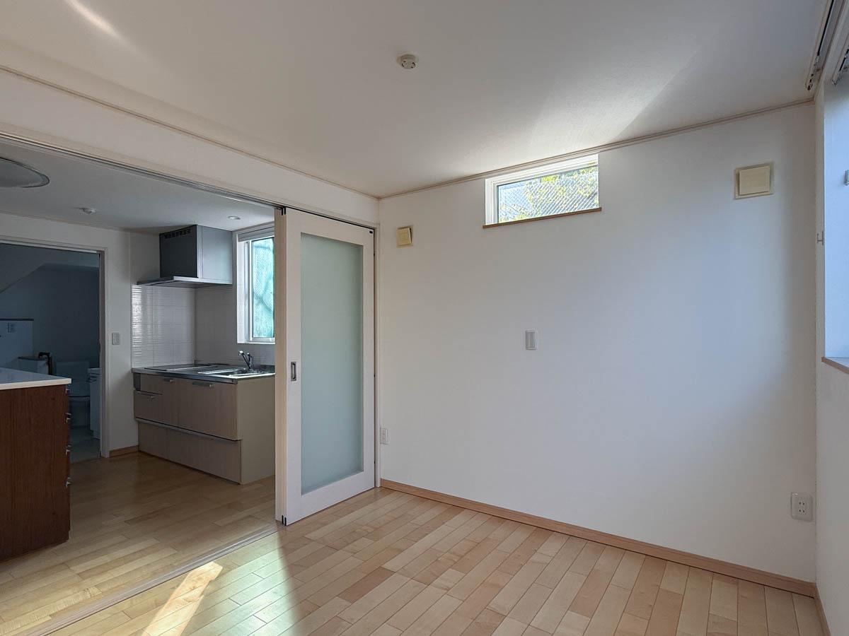 品川区豊町の賃貸物件/ハイサイドライトからも緑を感じられます