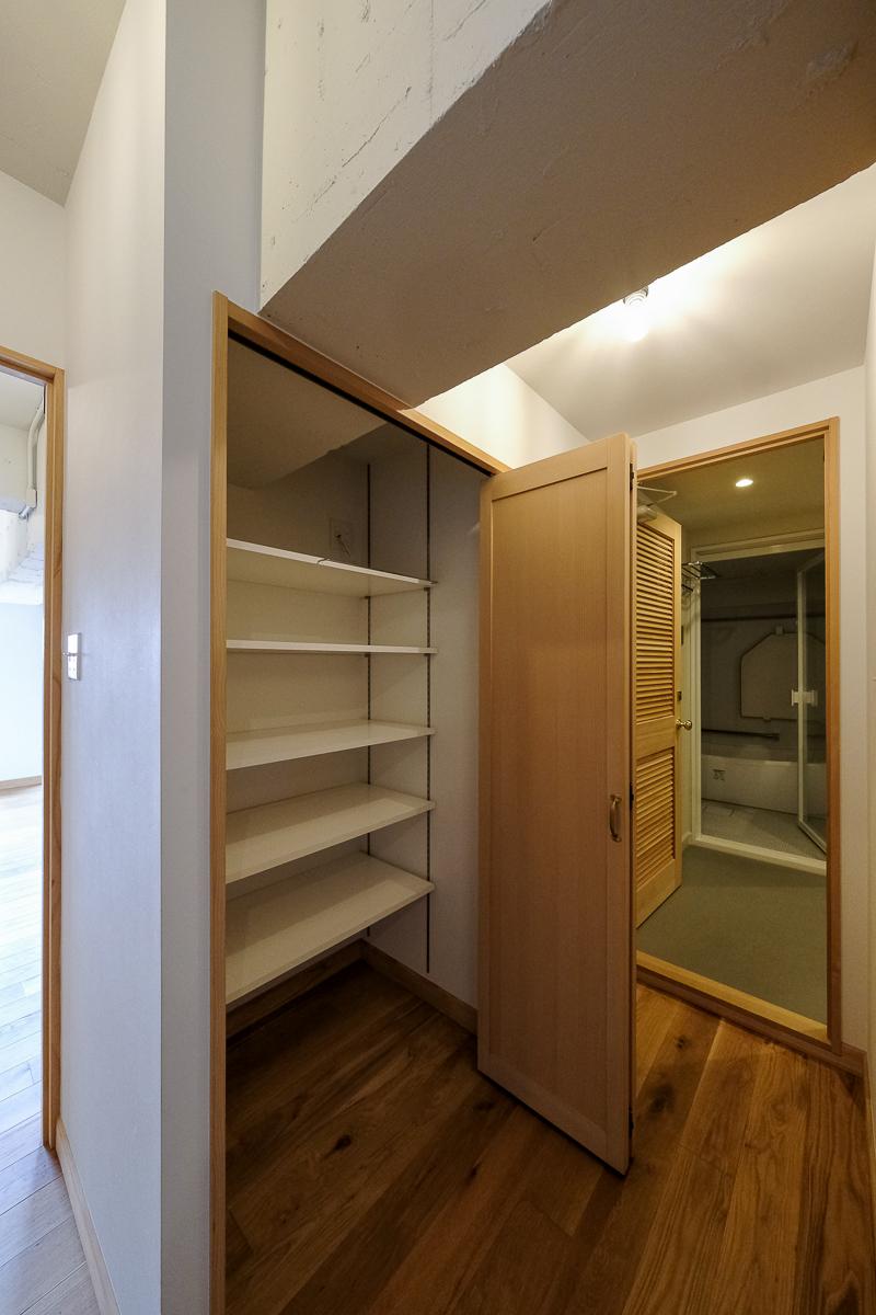 杉並区永福の売買物件/廊下の収納