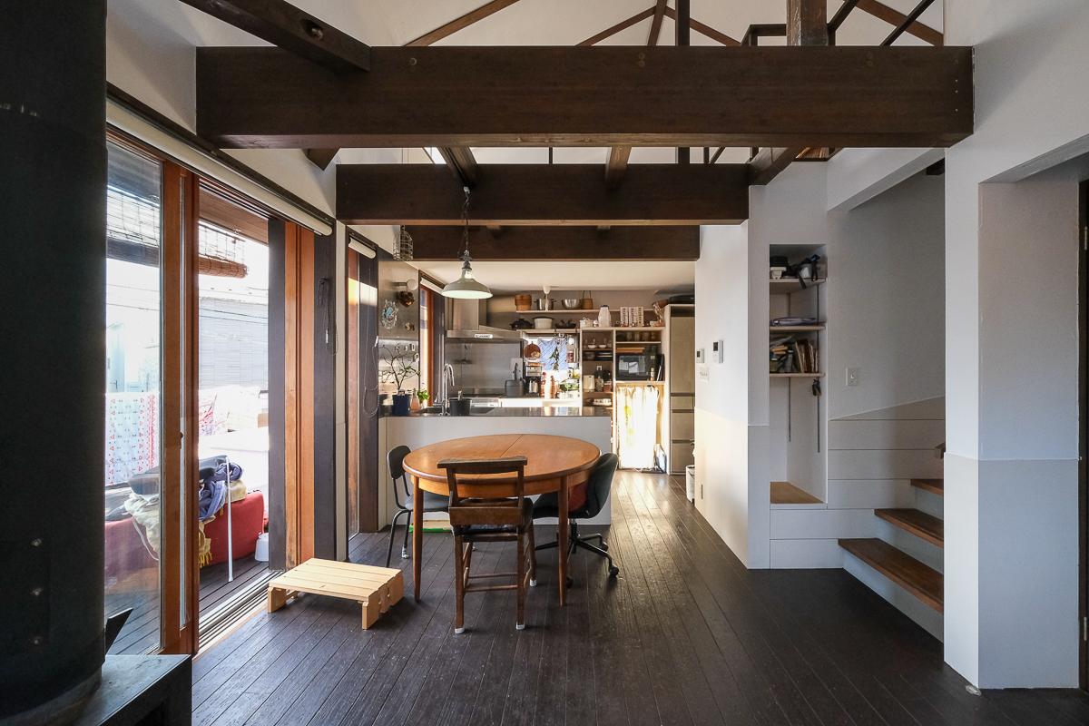 埼玉県さいたま市南区大字大谷口の売買物件/吹き抜けがあり、天井が高いリビング