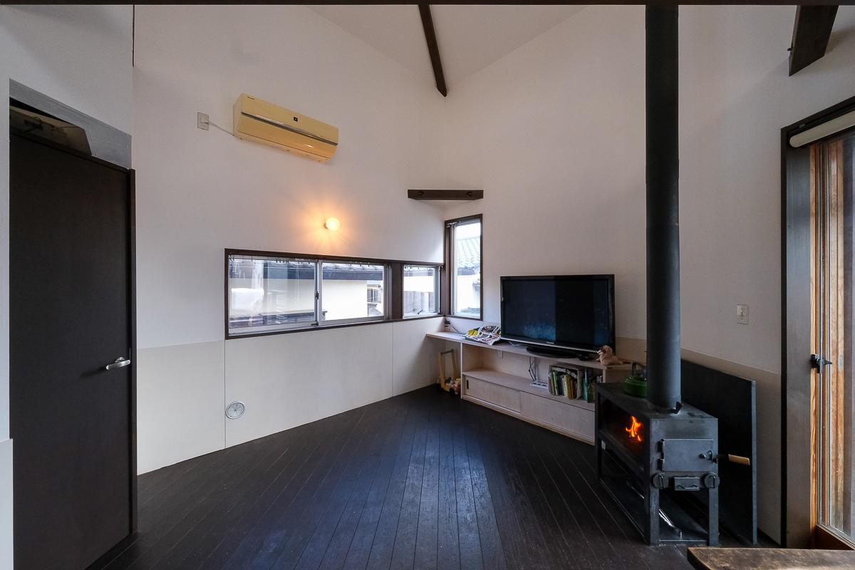 埼玉県さいたま市南区大字大谷口の売買物件/斜めに張られた濃いめのフローリングがいい感じ