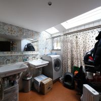 埼玉県さいたま市南区大字大谷口の売買物件/洗面室には洗濯物をすぐに干せるスペースが設けられています