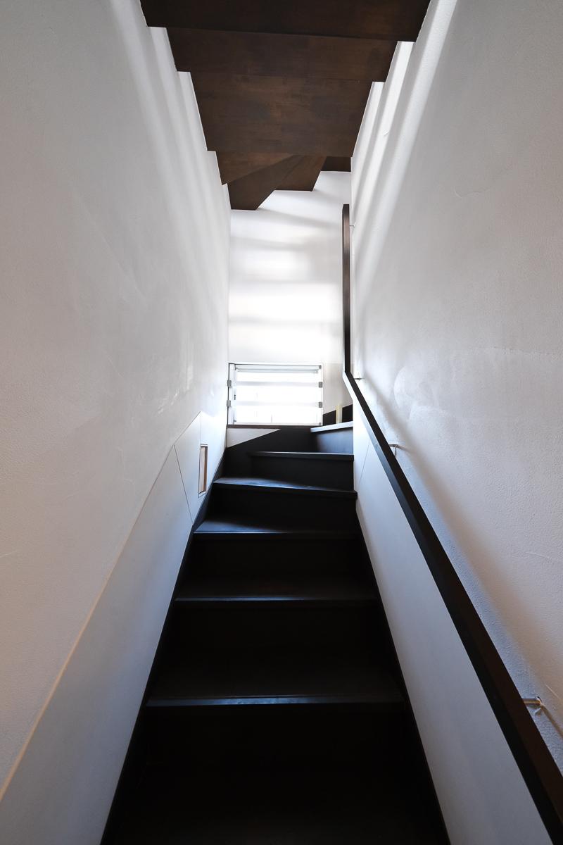 埼玉県さいたま市南区大字大谷口の売買物件/1階から2階への階段