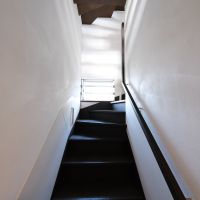 埼玉県さいたま市南区大字大谷口の売買物件/1階から2階への階段