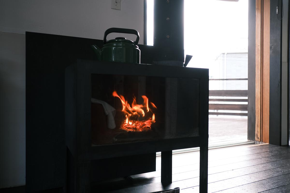 埼玉県さいたま市南区大字大谷口の売買物件/リビングには憧れの薪ストーブ。ゆらゆら揺れる炎や、薪の香りが楽しめる