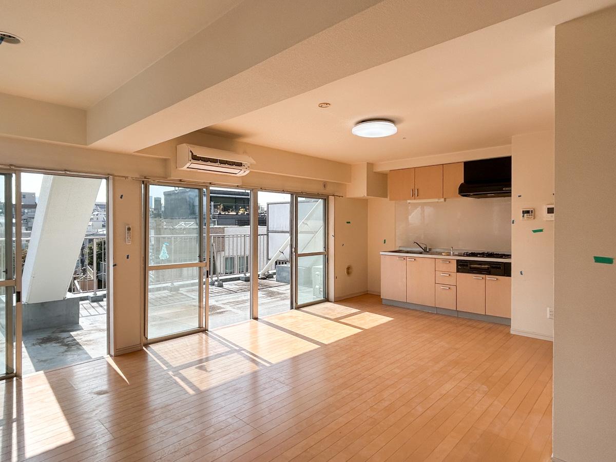 新宿区須賀町の賃貸物件/リビング別角度から