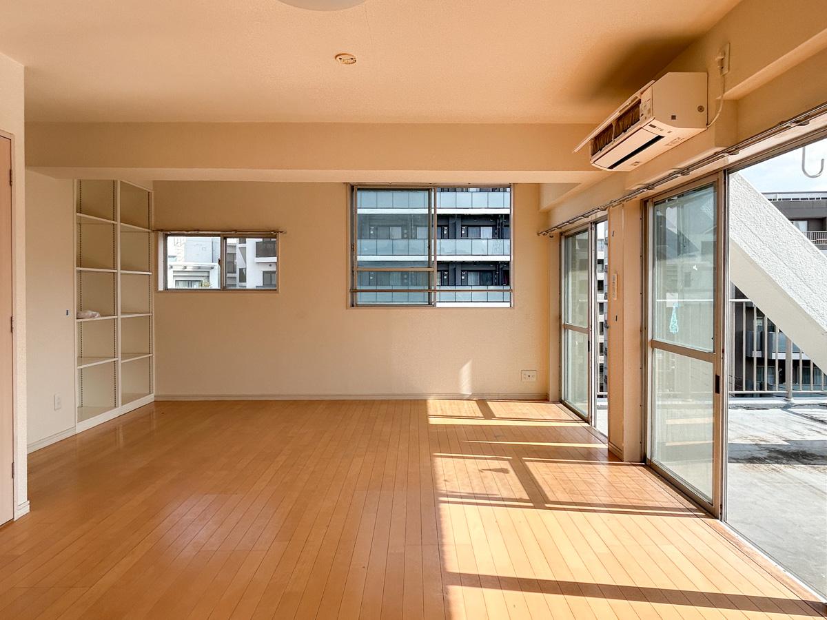 新宿区須賀町の賃貸物件/リビング別角度から