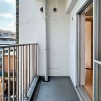 新宿区須賀町の賃貸物件/寝室にもコンパクトなベランダがあります