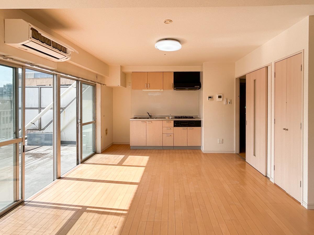 新宿区須賀町の賃貸物件/リビング別角度から