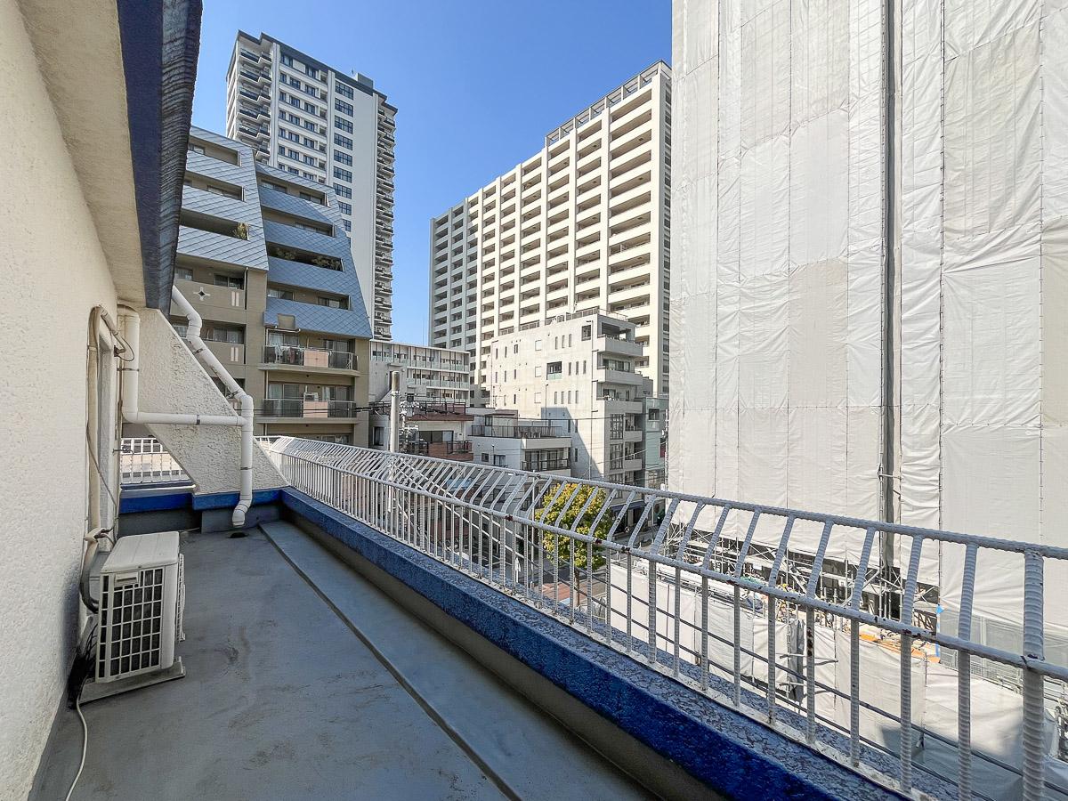 港区白金の賃貸物件/奥行きのあるバルコニー