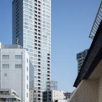 港区白金の賃貸物件/視線を上に向けると都心らしい景色