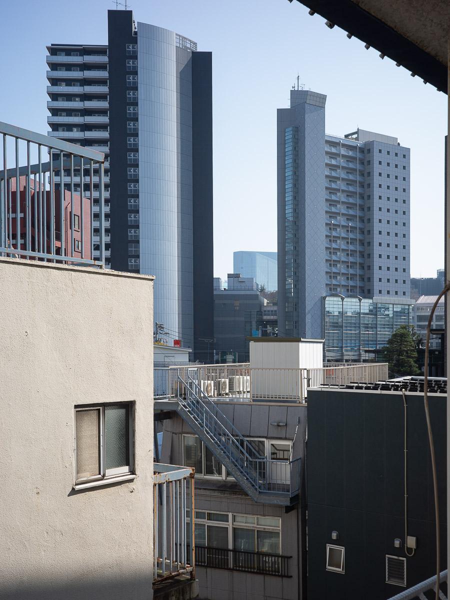 港区白金の賃貸物件/遠くにビルが望めます。