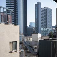 港区白金の賃貸物件/遠くにビルが望めます。