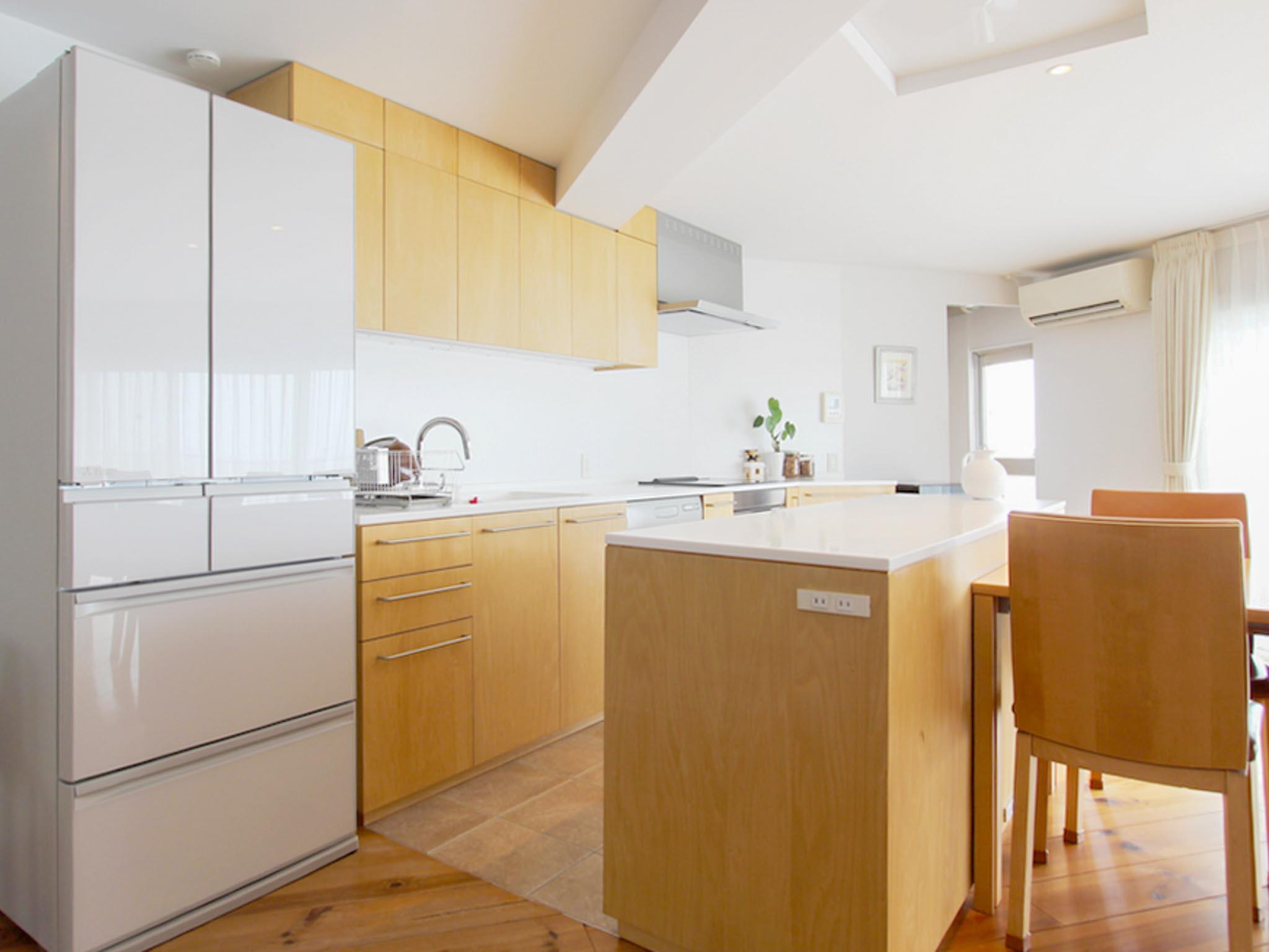 目黒区平町の売買物件/キッチン。3口IHコンロや食洗器など、設備は充実しています