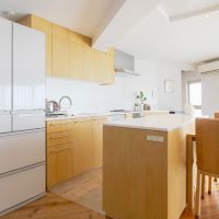 目黒区平町の売買物件/キッチン。3口IHコンロや食洗器など、設備は充実しています