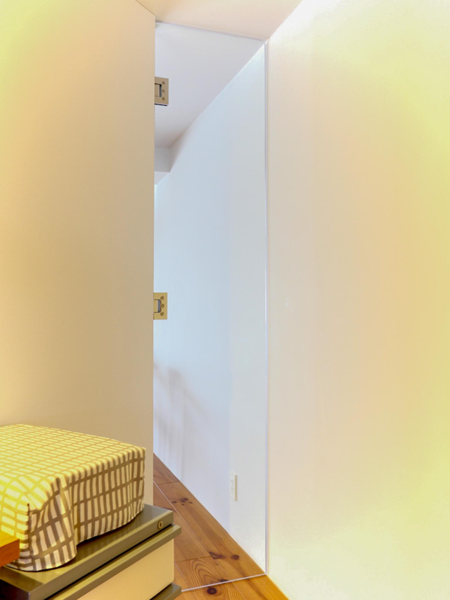 目黒区平町の売買物件/ガラスの扉