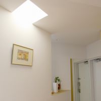 目黒区平町の売買物件/玄関ホールを照らすトップライト
