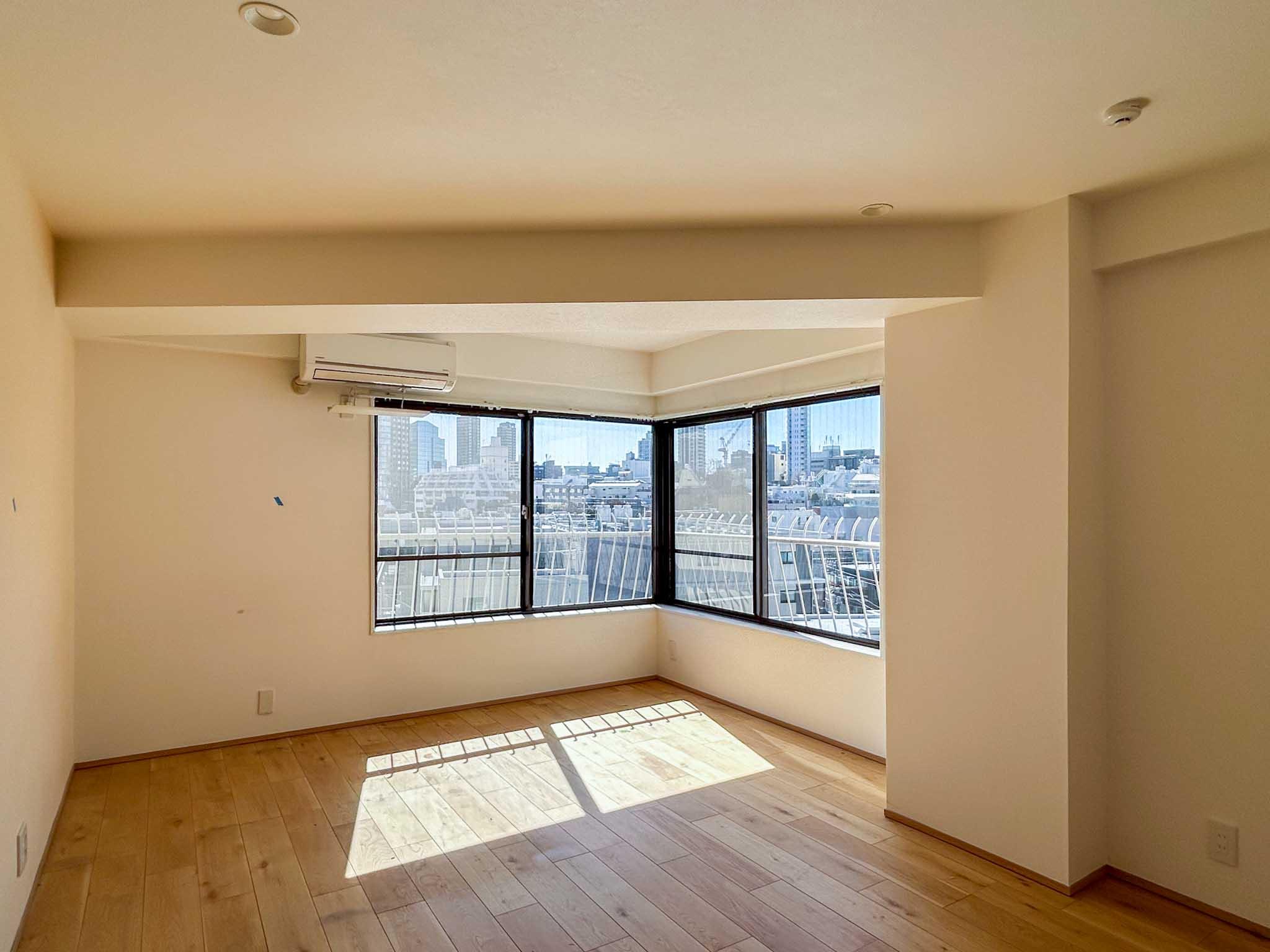 港区赤坂の賃貸物件/リビングと同じ向きのベッドルームも当然明るい