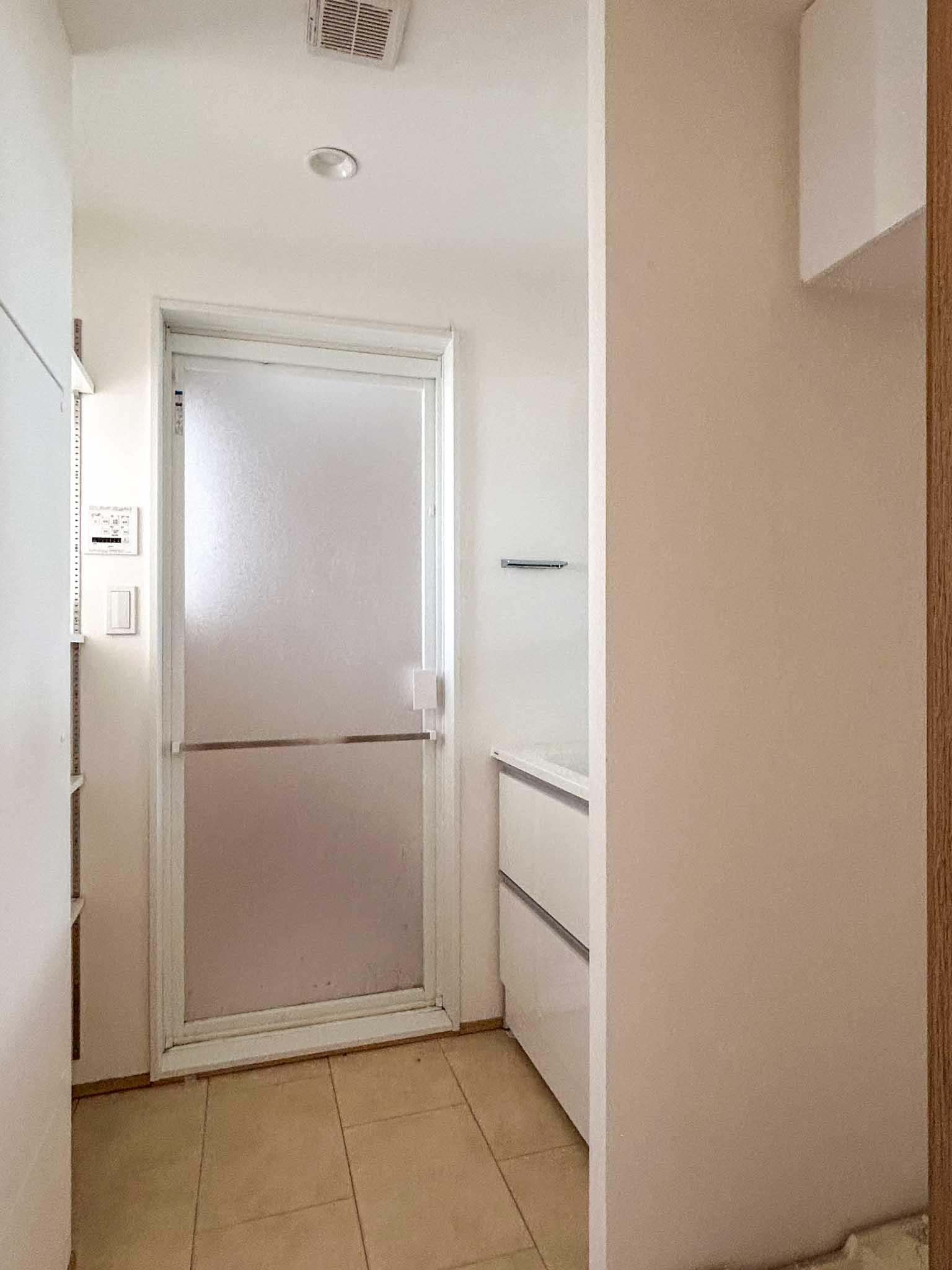 港区赤坂の賃貸物件/洗面脱衣室。手前に洗濯機置き場