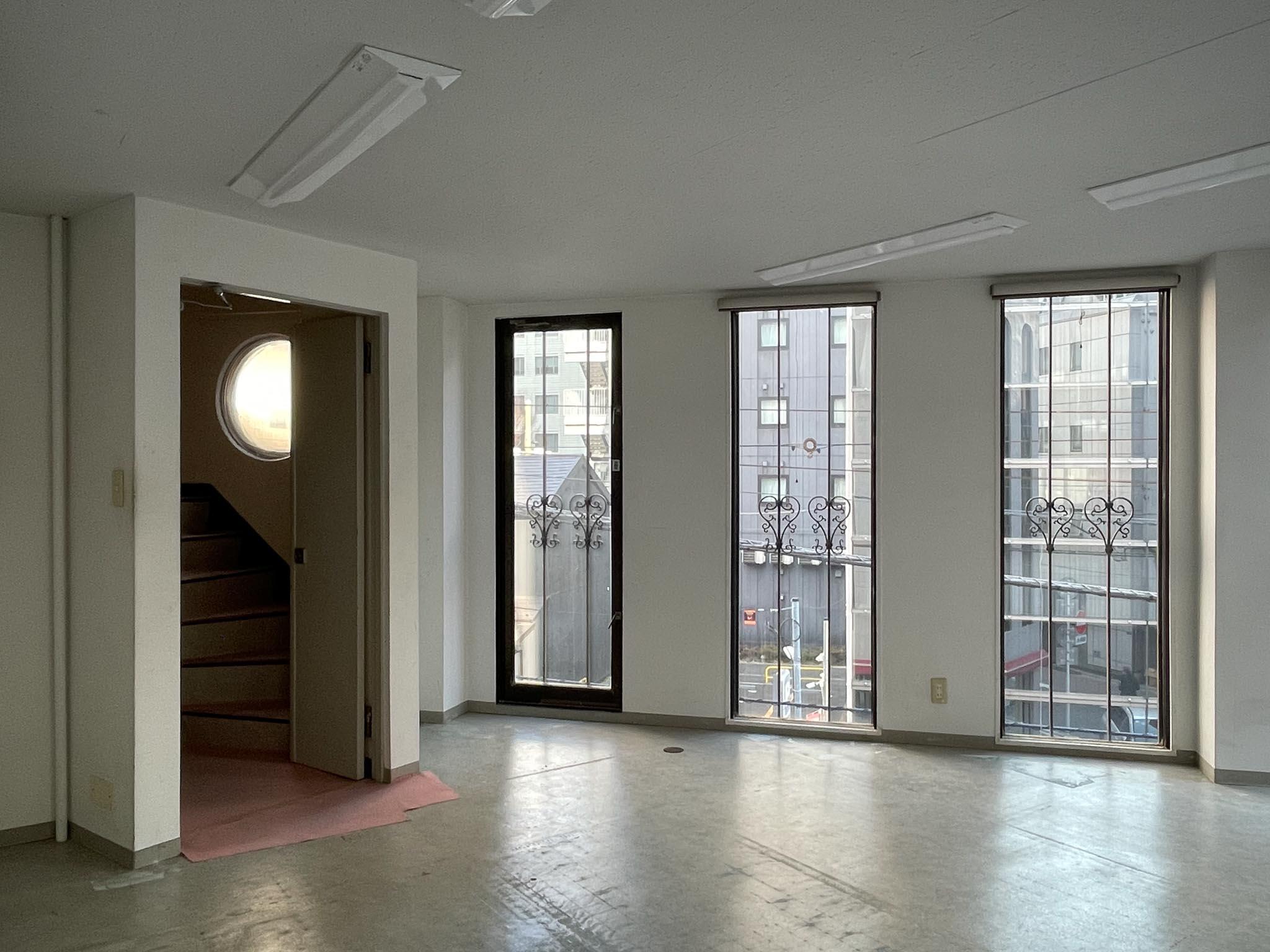 中央区東日本橋の賃貸物件/3F：床はグレーの長尺シートです