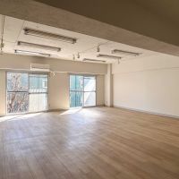 港区南青山の賃貸物件/天井高は高いところで約2.47m。玄関側にある梁下の高さは1.88cmと低め