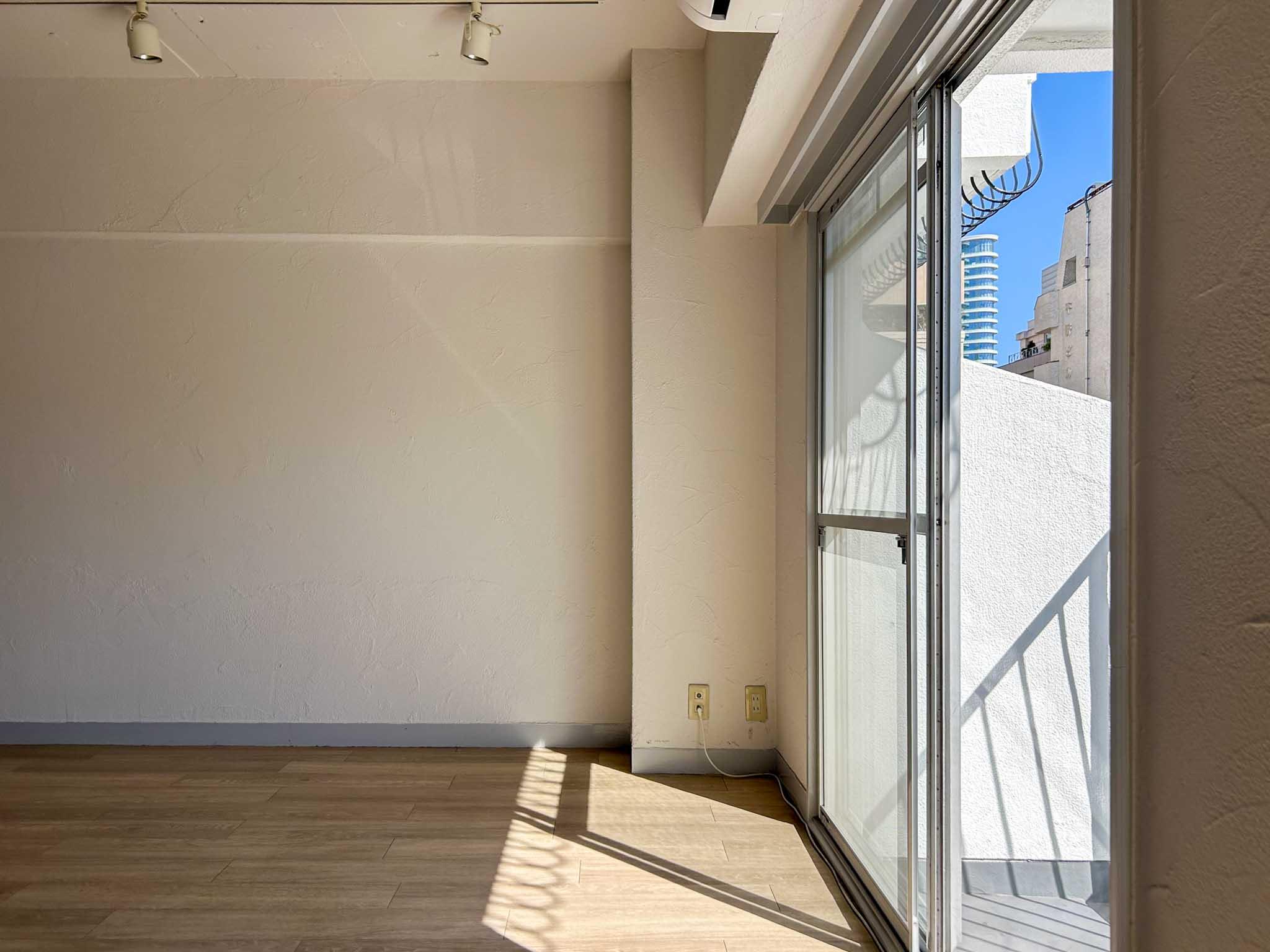 港区南青山の賃貸物件/陽当たりの良い窓際