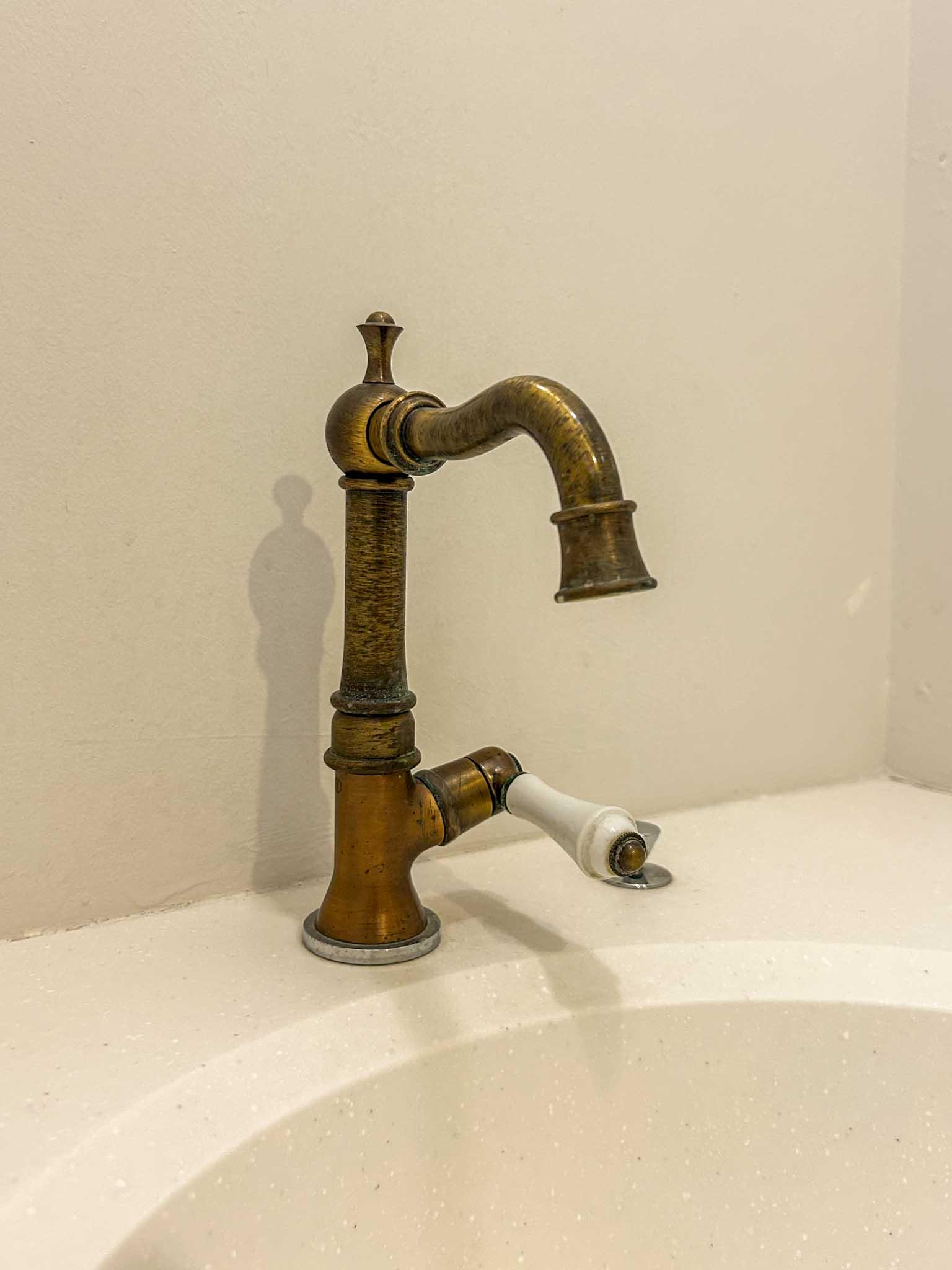 港区南青山の賃貸物件/レトロでかわいらしい水栓