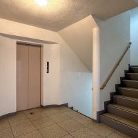 港区南青山の賃貸物件/共用階段、エレベーター