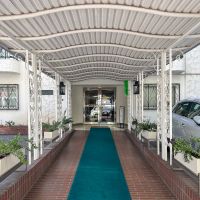 港区南青山の賃貸物件/エントランス前のアプローチ