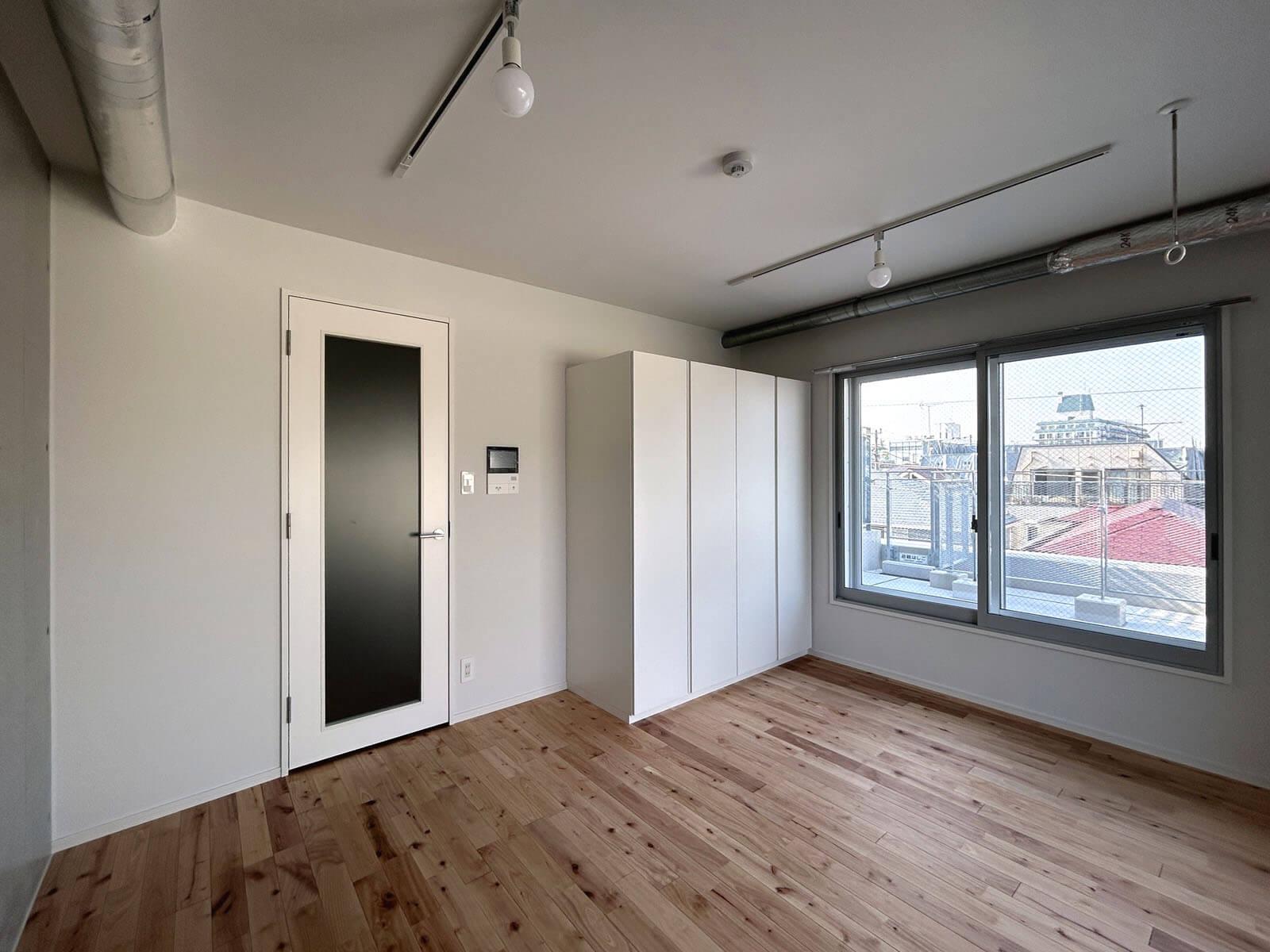 杉並区高円寺北の賃貸物件/無垢フローリングの素材感が心地よい7.6帖