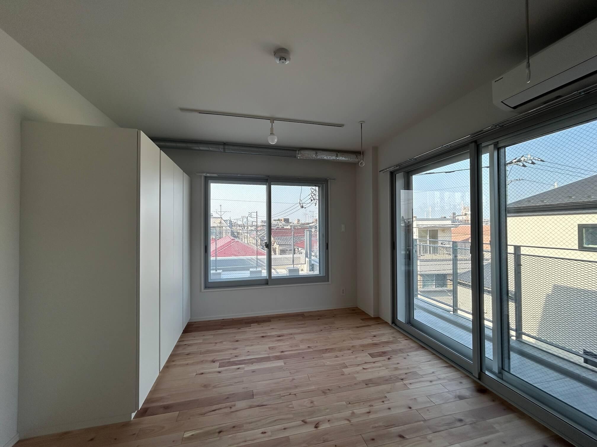 杉並区高円寺北の賃貸物件/2面にバルコニーがあり開放感のある室内です