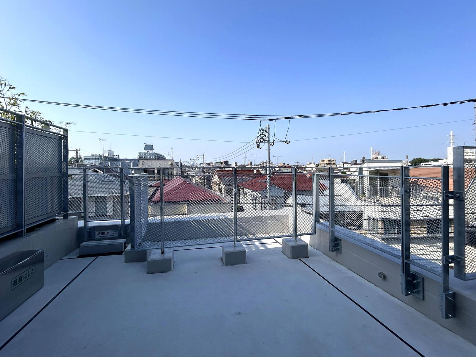 杉並区高円寺北の賃貸物件/北向きのルーフバルコニーは広々ゆったり寛げます