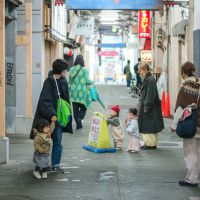 杉並区高円寺北の賃貸物件/駅から家までほとんど雨に濡れず日陰を歩ける高架下の道、住人同士や地元の人たちも顔が見え交流が生まれやすい町です