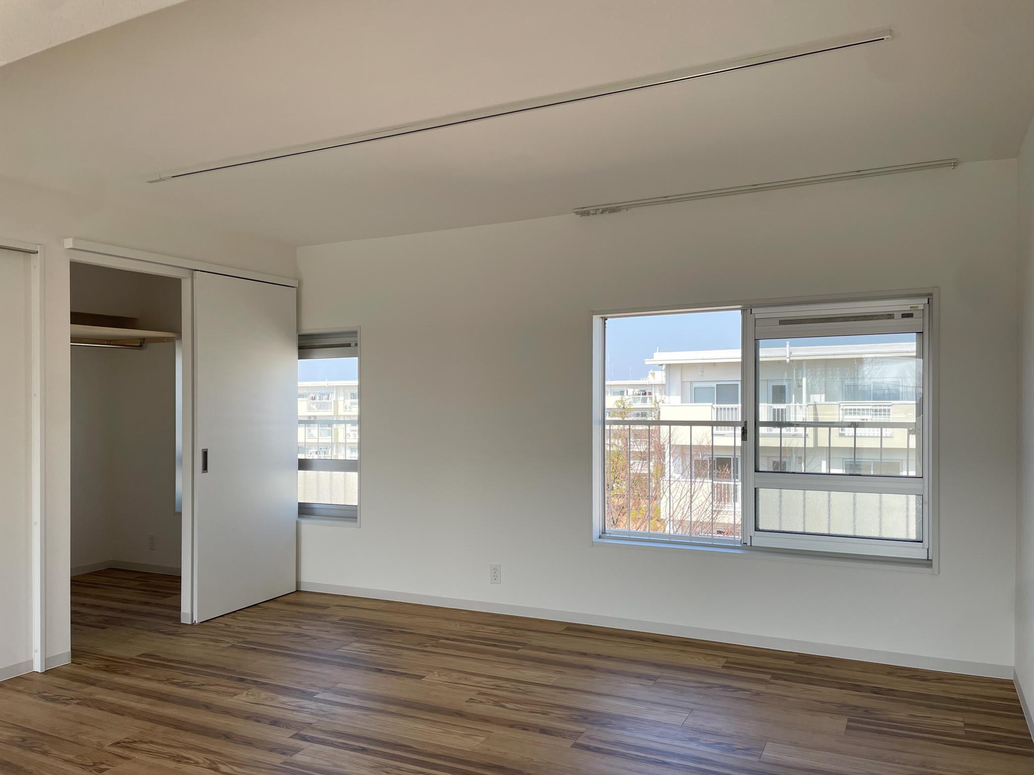 立川市幸町の賃貸物件/リビングがこれだけ広いと北側は寒くなりがちということで、壁にも断熱材を仕込みました