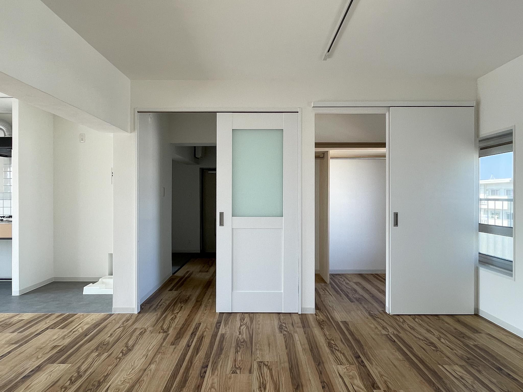 立川市幸町の賃貸物件/ウォークインクローゼットにはリビングと廊下の2方向からアクセス可能