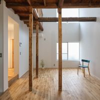 墨田区立花の賃貸物件/別のアングルで。渋い木部と新しくなった部分のコントラストが素敵。吹抜け部分の天井高は一番高いところで5.9mほど