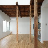 墨田区立花の賃貸物件/キッチン側をみたアングル。このキッチン側も天井が高めで2.7mほどあります。リビングにはエアコンが2基