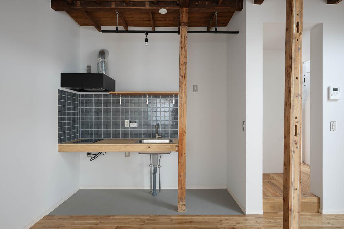 墨田区立花の賃貸物件/キッチンがかわいい。収納は少ないので、手前に作業台も兼ねられるようなカウンターを置くと使いやすくなりそう