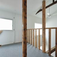 墨田区立花の賃貸物件/この柵沿いにデスクや本棚を並べたり。オープンな1室として活用できそうな空間です