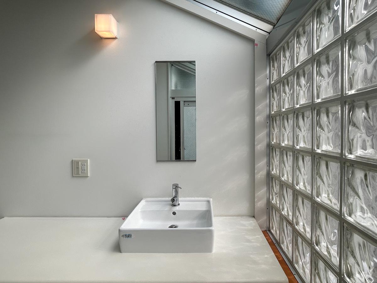 新宿区須賀町の賃貸物件/洗面台。朝の身支度が特別な時間になりそうです