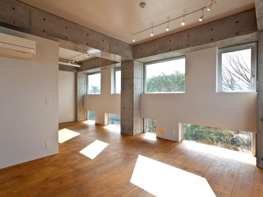 目黒区駒場の賃貸物件/木々がのぞく窓辺に癒され籠っていても清々しく