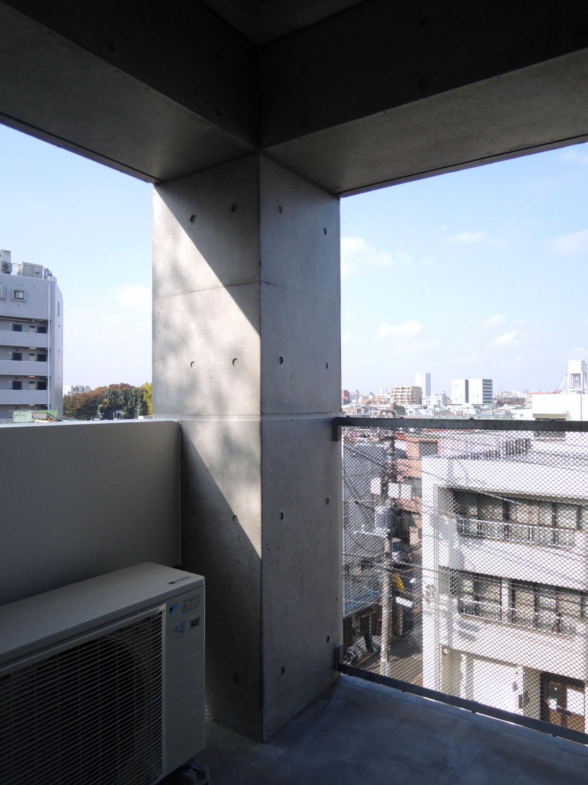 目黒区駒場の賃貸物件/バルコニーは眺めもよく休憩場所にもってこい