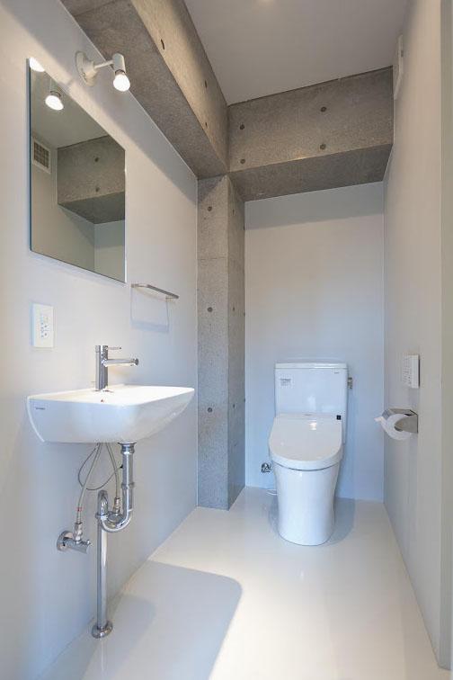 目黒区駒場の賃貸物件/部屋の奥にあるトイレ